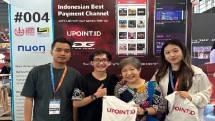  (Kiri-kanan) Manager Games Brand Communication Nuon Muhammad Rizal Prihandoko, SPV Games Business Partnership Nuon Kevin Lahardo, serta Livia Ang & Connie Kang dari NetEase Games di booth ekshibisi Nuon pada gelaran ChinaJoy 2023 beberapa waktu lalu.