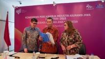 Ketua Dewan Asosiasi Asuransi Jiwa Indonesia Budi Tampubolon beserta jajaran saat paparan kinerja semester 1 2023