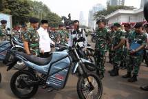 Menhan Prabowo Subianto Serahkan 100 Unit Rantis E-Tactical Sergap Produk Dalam Negeri Kepada TNI dan Polri