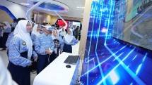 Masyarakat Terpisah 'Nol Jarak' dengan Kereta Api Kecepatan Tinggi Jakarta - Bandung