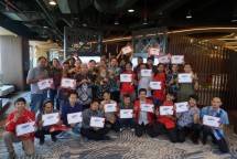 Sesi foto bersama Simbolisasi Best Achievement Mitra SiGesit kepada perwakilan 20 orang mitra SiCepat Ekspres pada Jumat (22/9) di Kantor Pusat SiCepat Ekspres yang berlokasi di Gedung Medialand, Kuningan, Jakarta Selatan.