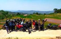 Jalin Hubungan Kekeluargaan, Belasan Warga Green Lake Cibubur Touring Ke Curug Ciherang