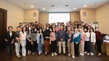 Foto bersama Rangga Andriana selaku Manager Corporate Communication SiCepat Ekspres bersama para mahasiswa Ilmu Komunikasi Universitas Indonesia setelah sesi seminar pada Kamis (12/10) di Auditorium Gedung Mochtar Riady, FISIP UI. 