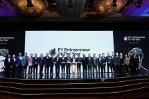 Market Leader untuk Segmen Kasur Premium, Duo Founder DAP, Terima Penghargaan di EY Entrepreneur of The Year 2023 Award