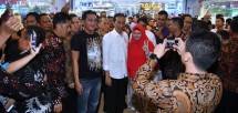 Presiden Jokowi bersama masyarakat (Foto : Biro Pers Setpres)