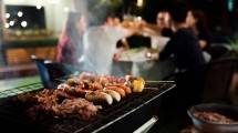 Menyantap Hidangan Saus Barbeque di Innfinity Pool&Bar; di Holiday Inn Jakarta Kemayoran