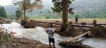 Pemerintah Kabupaten Subang, PDAM Tirta Rangga dan Pabrik AQUA Subang Alirkan Air Bersih Ke Masyarakat Korban Longsor