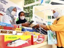 UMKM menerima pembayaran melalui QRIS dari BRI
