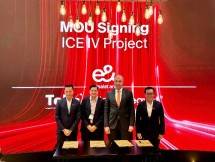 Nabil Baccouche, Group Chief Carrier Wholesale Officer e& (kiri), Seif Mounib, Vice President International and Wholesale Telecom Egypt (kedua dari kanan), dan Budi Satria Dharma Purba, Chief Executive Officer (CEO) Telin (paling kanan) saat penandatanganan MoU Pengembangan SKKL ICE System IV Project di Dubai 