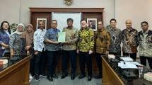 Penyerahan sertifikat tanah LIK Ulu Gadut dari Kementerian ATR/BPN kepada Kemenperin