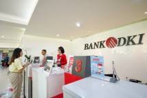 Transaksi keuangan di Bank DKI