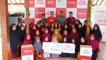 Toshiba Bagikan Paket Sembako ke Panti Asuhan 