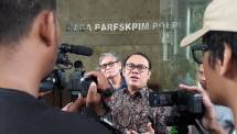 Husendro, kuasa hukum Johan Salomon melaporkan Manulife Indonesia ke Bareskrim Polri