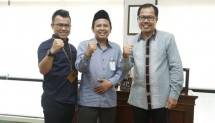 Direktur Utama LPDB-KUMKM Braman Setyo saat menerima kunjungan Inisiator dan Pembina Santripreneur Indonesia, KH Ahmad Sugeng Utomo atau yang biasa disapa Gus Ut di kantornya, Jakarta, Kamis (2/10/2017). 