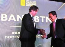 PT Bank Tabungan Negara (Persero) Tbk kembali meraih penghargaan di ajang Euromoney Islamic Awards sebagai Best Domestic Bank di Indonesia