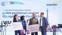 Penyerahan hadiah nonton olimpiade di Paris oleh Bank Mandiri