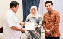 Prabowo Serahkan Rekom Gerindra pada Khofifah-Emil