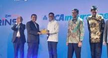 BRI Insurance saat menerima penghargaan