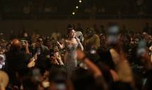 Penampilan memukau Ruth Sahanaya di konser &ldquo;40 Tahun Simfoni Dari Hati&rdquo;.