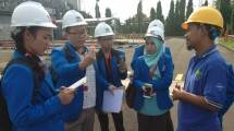 Mahasiswa Teknik Mesin dari President University saat melakukan kunjungan di kawasan Industri