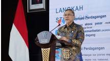Mendag Zulkifli Hasan dalam Peluncuran Jakarta Muslim Fashion Week 2025 di kantor Kementerian Perdagangan, Jakarta