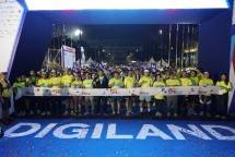 Dewan Komisaris dan Jajaran Direksi Telkom melepas peserta Digiland Run 2024 di Plaza Barat Gelora Bung Karno (GBK)