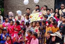 Komnas PA, komunitas Teman Baru dan Jheremy Owen kunjungi anak-anak di sekitar TPST Bantar Gebang.