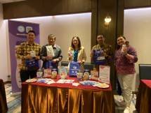 Ki-Ka: Chief Commercial Officer PT Lautan Natural Krimerindo, Mr. Juwono Hartanto, Ketua Umum Gabungan Produsen Makanan dan Minuman Indonesia (GAPMMI), Ir. Adhi S. Lukman, Tim PT Lautan Natural Krimerindo, Dewan Penasihat dan Ilmuwan Senior South East Asian Food and Agricultural Science and Technology SEAFAST Center & Departement of Food Science & Technology, Bogor Agricultural University (IPB) Prof. Dr. Purwiyatno Hariyadi - Regional Portfolio Director (ASEAN) Informa Markets: Rose Chitanuwat 