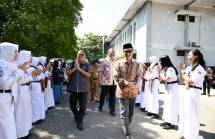 Wakil Ketua Komisi X DPR Abdul Fikri Faqih saat membuka agenda Kunjungan Komisi X DPR di SMAN 1 Semarang, Kota Semarang, Jawa Tengah, Senin (25/8/2024).
