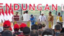 Presiden dan Direksi PTPP saat di Bendungan Leuwikeris