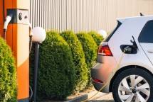 Memahami Perbedaan Mobil Listrik dan Hybrid