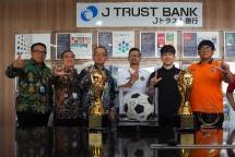 Senior EVP Business Banking J Trust Bank, Saptono A Irawan, menyampaikan Peluncuran program tabungan beserta kartu debit co-branding TORA PERSIJA ini merupakan puncak dari kerja sama J Trust Bank dan Persija