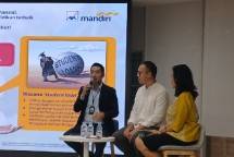 Direktur AXA Mandiri Joshua Rudi Nugraha saat paparan Asuransi Mandiri Masa Depan Sejahtera