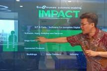 Christian Soeryoatmodjo, Sustainability Business Consultant, saat menjelaskan impact yang di hasilkan dari penerapan EcoStruxure di suatu perusahaan ke pada awak media yang hadir.dalam kegiatan media Masterclass 
