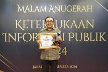 VP Corporate Communication Telkom Andri Herawan Sasoko pada acara Malam Anugerah Keterbukaan Informasi Publik Tahun 2024 yang digelar oleh Komisi Informasi Pusat (KIP) 