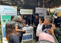 Gerai Lengkong - Kota Tangerang Selatan untuk menegaskan peran perempuan sebagai pelopor perubahan dalam keberlanjutan lingkungan. Program bertajuk &ldquo;SIAP PILAH OLAH SAMPAH 1000 PEREMPUAN&rdquo;, hasil kolaborasi Gerai Hijau dengan Pemerintah Kota Tangerang Selatan, FatHopes, dan organisasi mitra lainnya. 