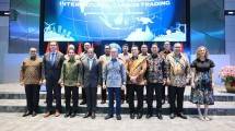 KLH/BPLH, OJK dan BEI Resmikan Perdagangan Internasional Perdana Unit Karbon Indonesia&nbsp;melalui IDXCarbon