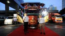 Sales & Marketing Director PT Krama Yudha Tiga Berlian Motors, Aji Jaya bersama Presiden Direktur PT. Krama Yudha Tiga Berlian Motors, Daisuke Okamoto