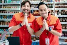 Hadirkan MS Glow for Men di Alfamart, Gilang Widya Pramana Juragan 99 jadi kasir.