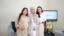 dari kiri: Kiky Saputri, Lesti Kejora, Uung, Pendiri dan Pemilik Mom Uung, dalam acara Mom&rsquo;s Talk by Uung