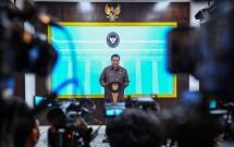 Menteri Koordinator (Menko) Bidang Perekonomian Airlangga Hartarto menyampaikan keterangan persnya di Istana Kepresidenan, Jakarta, pada Senin, 28 April 2025. (Foto: BPMI Setpres)