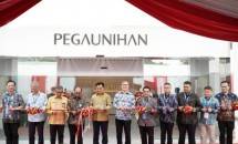 Simbolis pembukaan smart factory Pegatron berbasis AI dan 5G di Batam.