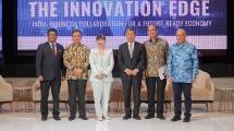 Direktur Utama PT Jababeka Tbk, S.D. Darmono bersama Duta Besar India unuk Indonesia Sandeep Chakravorty saat acara diskusi yang digelar di Kementerian Investasi dan Hilirisasi