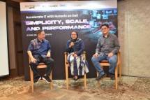 (Dari kiri ke kanan) Division Head Server and Storage Multipolar Technology Jeffry Tjiung Sendjaja, Division Head Account Manager Multipolar Technology Nurul Widiyanti, dan Presales Server x86 Head Multipolar Technology Adrian Kustiawan sedang menjelaskan tentang keunggulan solusi Nutanix dan Dell dalam seminar &ldquo;Accelerate IT with Nutanix on Dell: Simplicity, Scale, and Performance&rdquo; yang diselenggarakan oleh Multipolar Technology di Ayana Midplaza, Jakarta, Selasa (22/4) lalu.