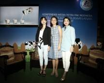  (Kiri ke Kanan) Gabrielle Angriani, Communication Manager of Tetra Pak Indonesia, Emilia E. Achmadi MS., RD, Pakar Gizi, dan Andra Alodita, Lifestyle Blogger Indonesia (dok INDUSTRY.co.id)