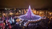 Pohon Natal Raksasa di Vilnius, Ibu kota Lituania (Foto:Saulius iūra/boredpanda)