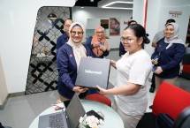 Direksi Telkom Kunjungi Pelanggan dan Tinjau Infrastruktur Digital di Surabaya