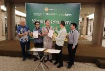 Dari Kiri James therik - finance director PT AKR Land Development, William Runtung - CEO Trufarm, Michael Wijaya - sales & marketing Director PT AKR Land Development,Freddy Runtung - Direktur Utama Trufarm, Stevannes Leonardo - HR Director PT AKR Land Development