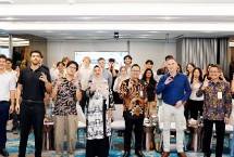 Kunjungan Mahasiswa Melbourne University ke BSI (Ki-ka) . SVP Environment Social Governance BSI Rima Dwi Permatasari, Direktur BSI, The Academic Program Director in Experiential Learning Faculty of Business and Economics University Of Melbourne Jason Brown dan Corporate Secretary BSI Wisnu Sunandar di Kantor Pusat BSI Jakarta (15/7).