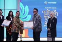 Badan Kependudukan dan Keluarga Berencana Nasional (BKKBN) memberikan penghargaan kepada Bank Mandiri atas kontribusi nyata dalam menyukseskan Gerakan Orang Tua Asuh Cegah Stunting (GENTING) dan komitmennya sebagai mitra pemerintah memperkuat kualitas Sumberdaya manusia.